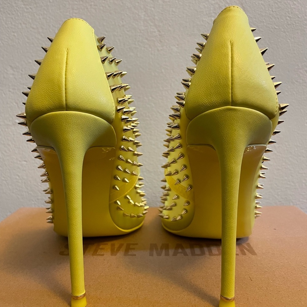 Yellow greenish heels are gorgeous size7 but fit like a size 6.